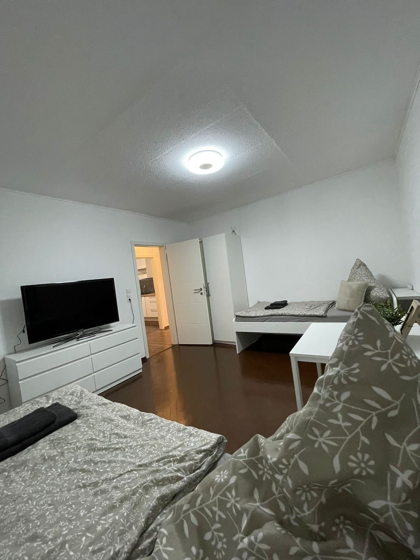 Schlafzimmer Bild 5