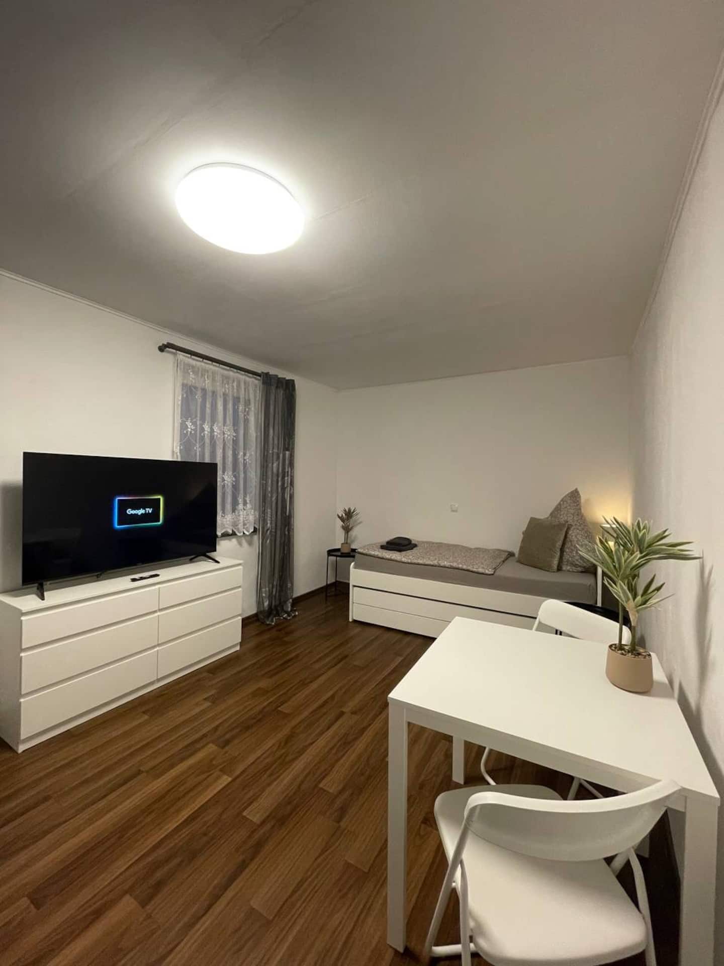 Schlafzimmer Bild 1