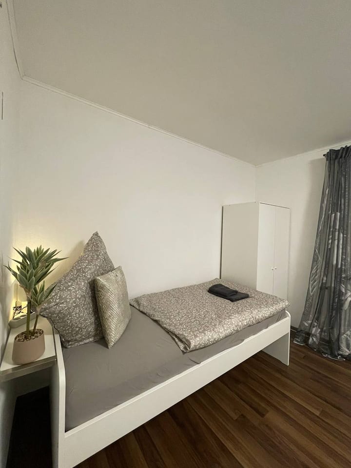 Schlafzimmer Bild 2