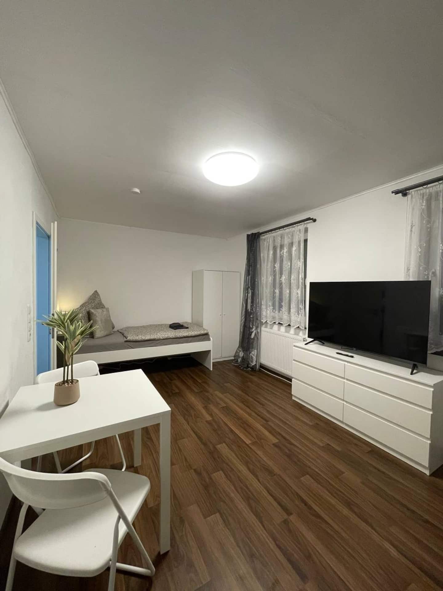 Schlafzimmer Bild 4